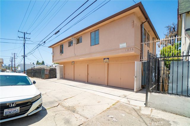 1876 Henderson Avenue, Long Beach, CA 90806