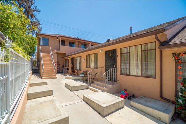 1876 Henderson Avenue, Long Beach, CA 90806