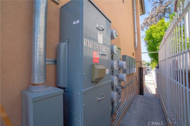 1876 Henderson Avenue, Long Beach, CA 90806