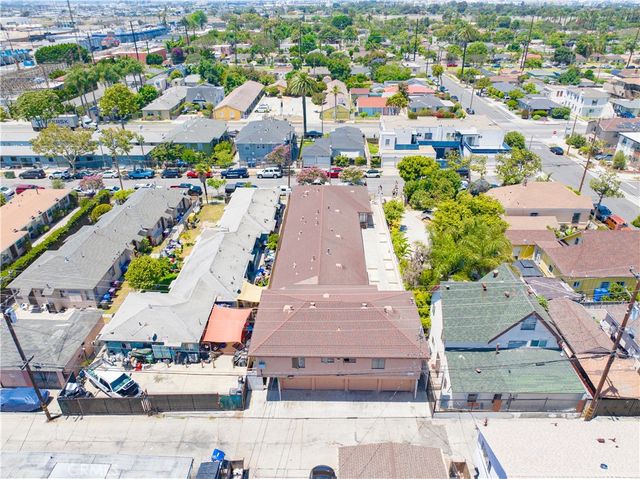 1876 Henderson Avenue, Long Beach, CA 90806