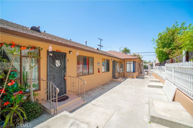 1876 Henderson Avenue, Long Beach, CA 90806