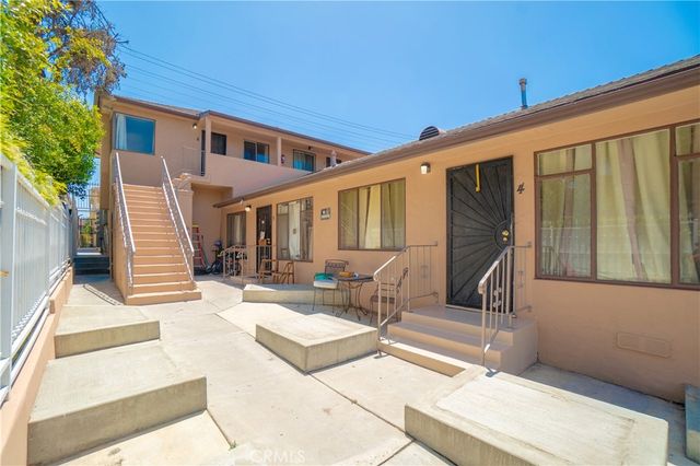 1876 Henderson Avenue, Long Beach, CA 90806