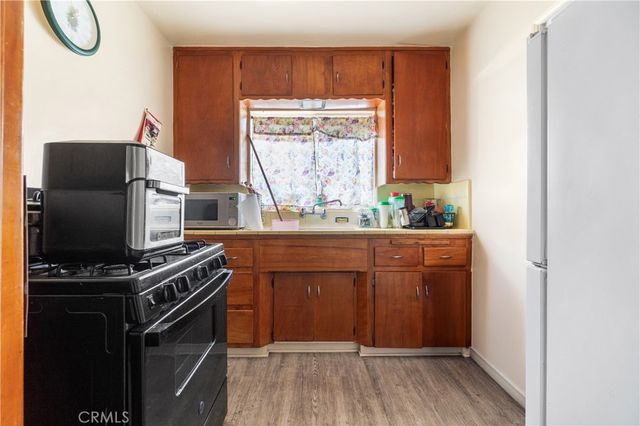 1876 Henderson Avenue, Long Beach, CA 90806
