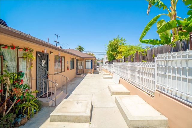 1876 Henderson Avenue, Long Beach, CA 90806