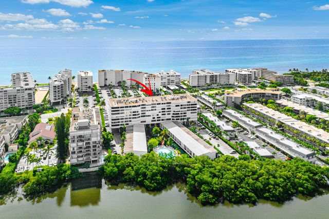 3589 S Ocean Boulevard 703, South Palm Beach, FL 33480
