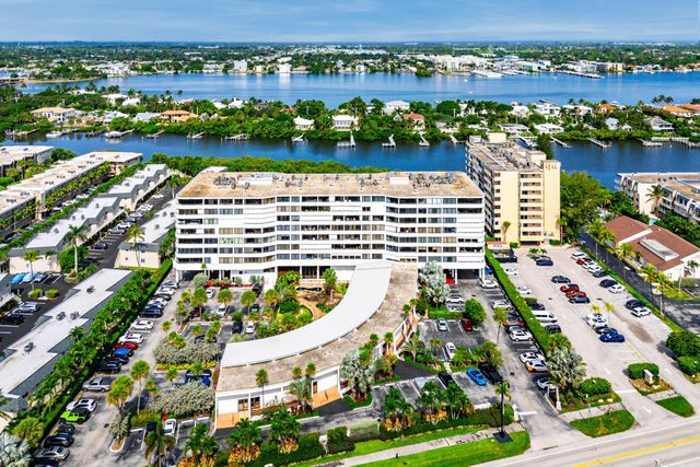 3589 S Ocean Boulevard 703, South Palm Beach, FL 33480