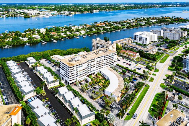 3589 S Ocean Boulevard 703, South Palm Beach, FL 33480