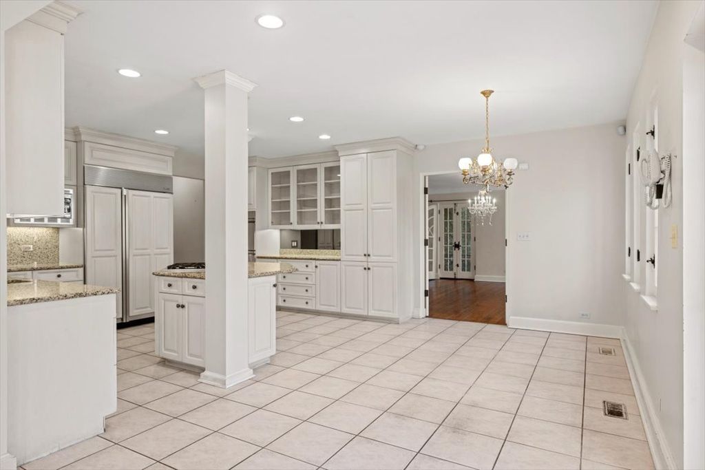 Image 14 of property listing at 396 Sheridan Road, Glencoe, IL 60022