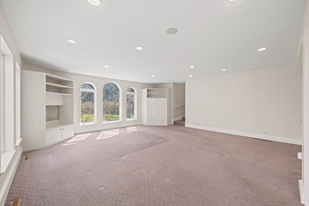 Image 16 of property listing at 396 Sheridan Road, Glencoe, IL 60022