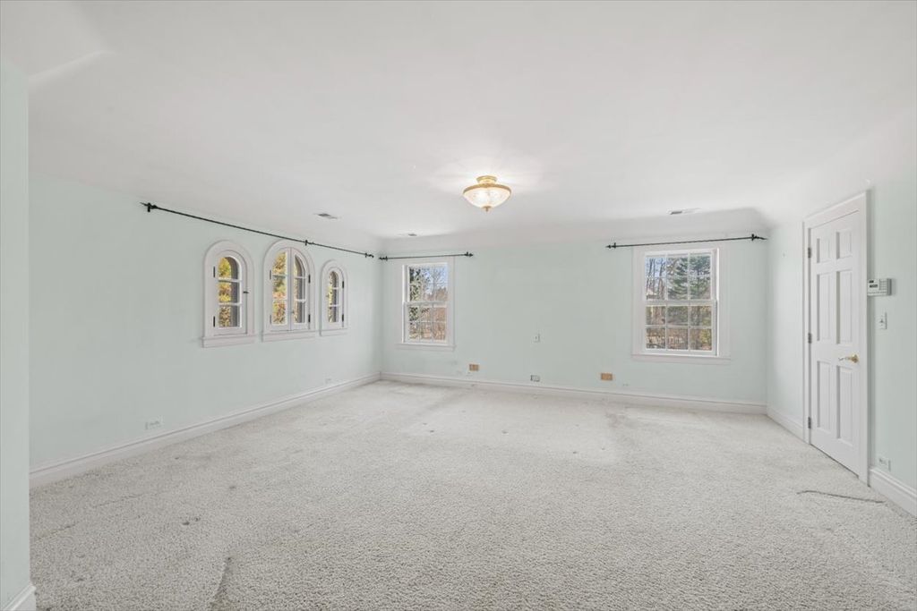 Image 22 of property listing at 396 Sheridan Road, Glencoe, IL 60022