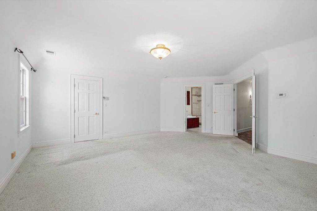 Image 23 of property listing at 396 Sheridan Road, Glencoe, IL 60022
