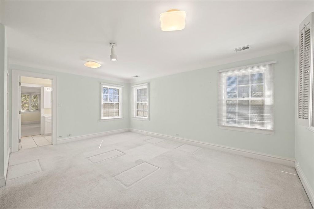 Image 25 of property listing at 396 Sheridan Road, Glencoe, IL 60022