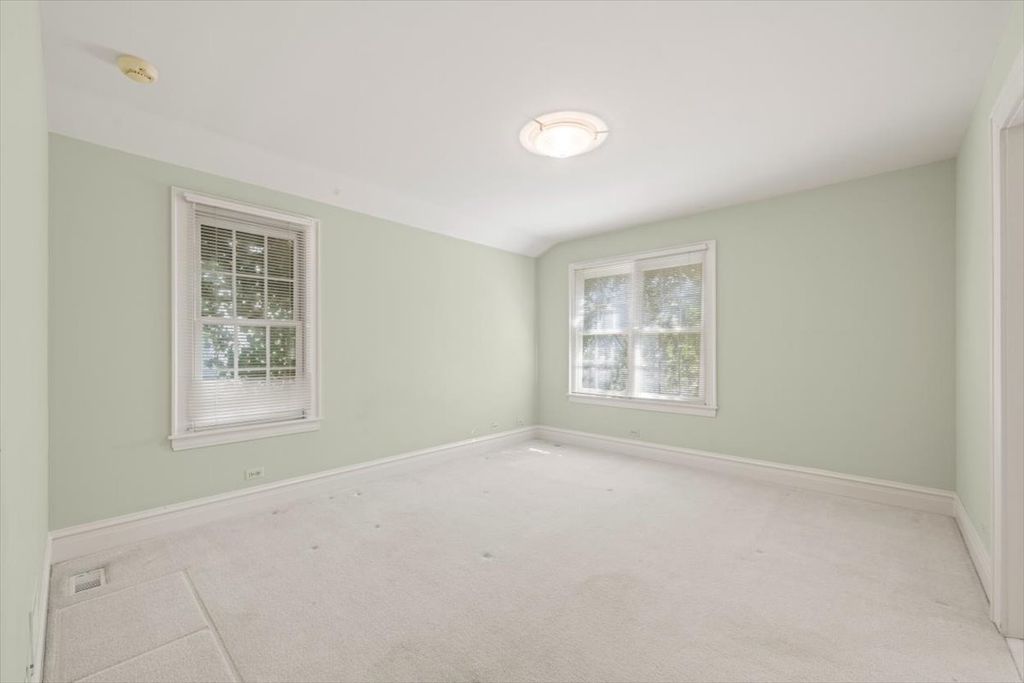 Image 30 of property listing at 396 Sheridan Road, Glencoe, IL 60022