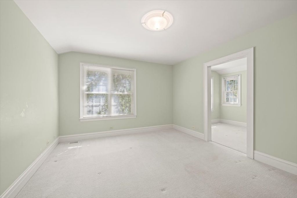 Image 31 of property listing at 396 Sheridan Road, Glencoe, IL 60022
