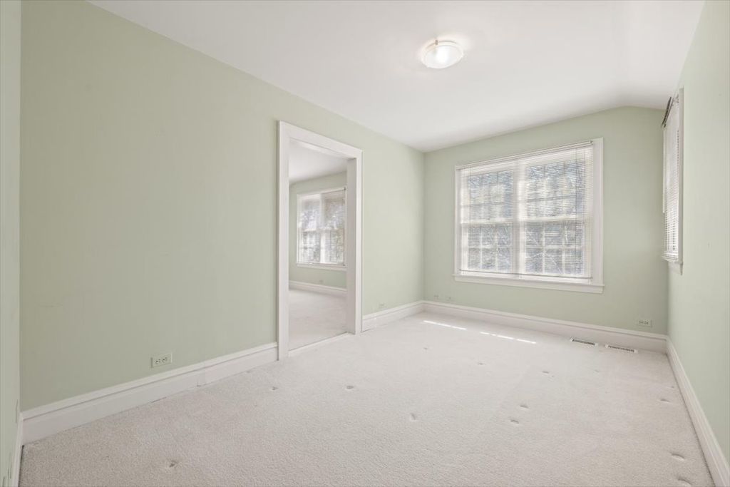 Image 32 of property listing at 396 Sheridan Road, Glencoe, IL 60022