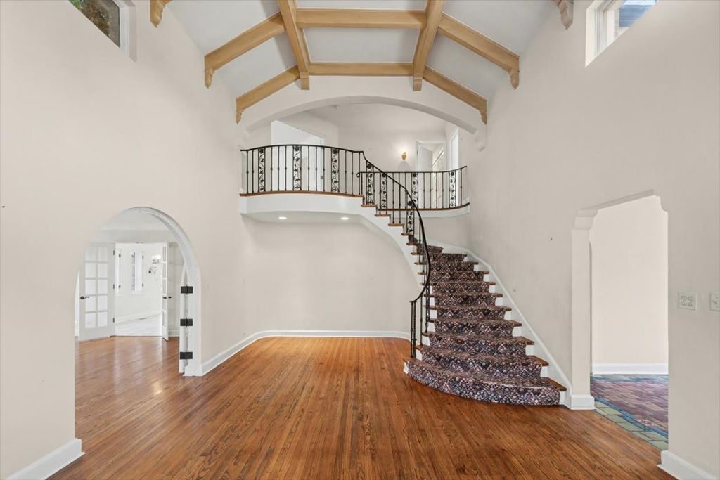Image 5 of property listing at 396 Sheridan Road, Glencoe, IL 60022
