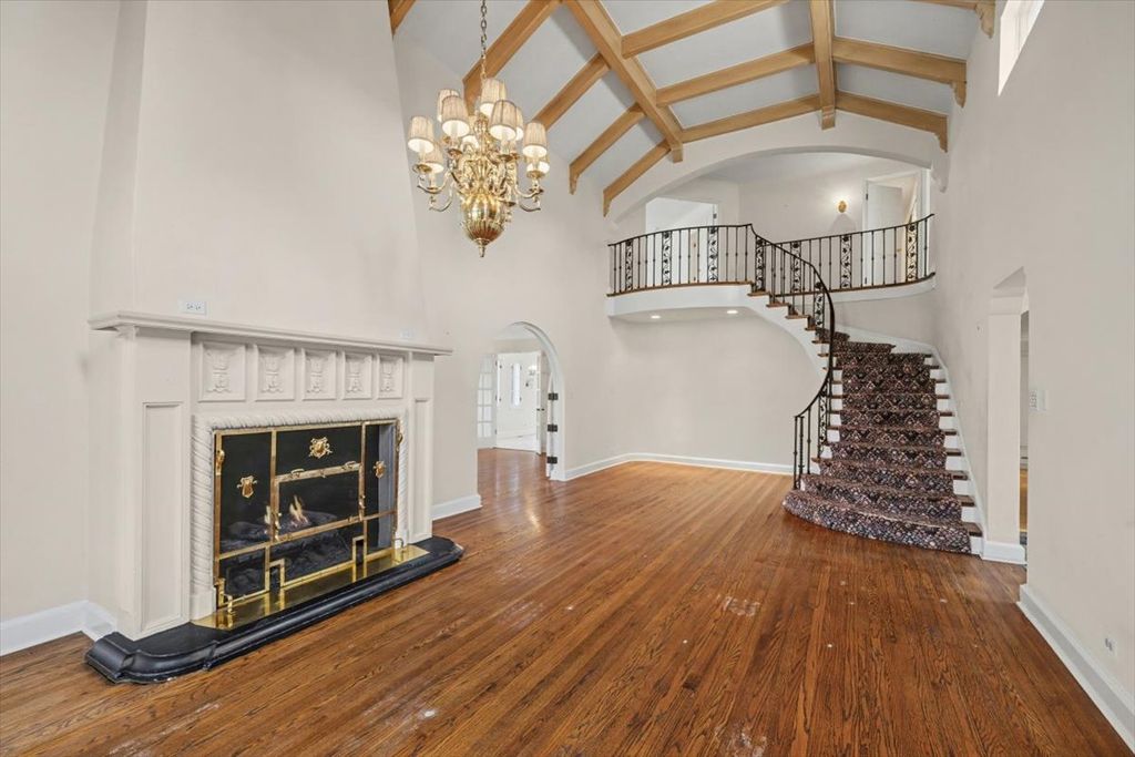Image 7 of property listing at 396 Sheridan Road, Glencoe, IL 60022