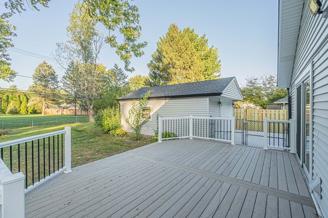 2008 KIRCHOFF Road, Rolling Meadows, IL 60008