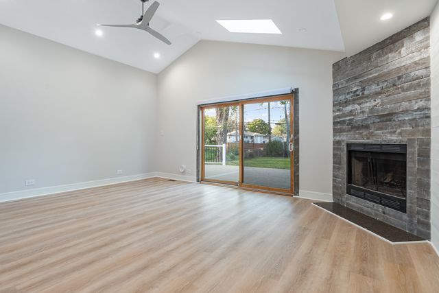 2008 KIRCHOFF Road, Rolling Meadows, IL 60008