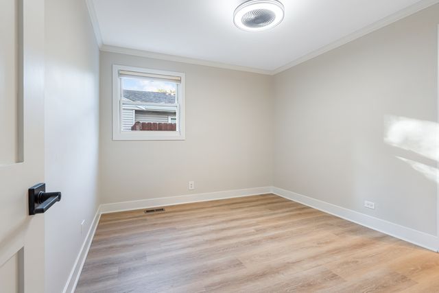 2008 KIRCHOFF Road, Rolling Meadows, IL 60008