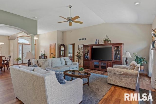 4377 Old Salem Lane, Springfield, IL 62711