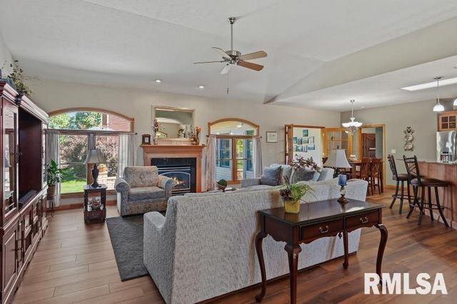 4377 Old Salem Lane, Springfield, IL 62711