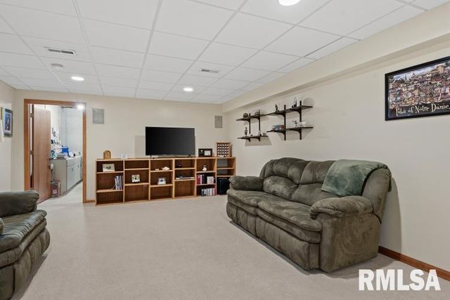 4377 Old Salem Lane, Springfield, IL 62711