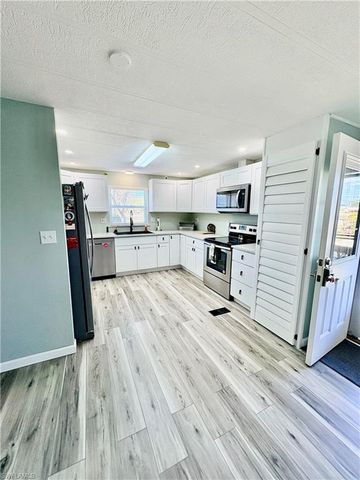 3170 Running Deer DR, North Fort Myers, FL 33917