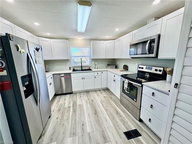 3170 Running Deer DR, North Fort Myers, FL 33917