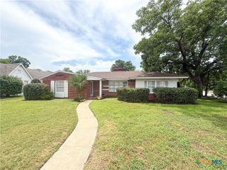 1307 N Main Street, Victoria, TX 77901
