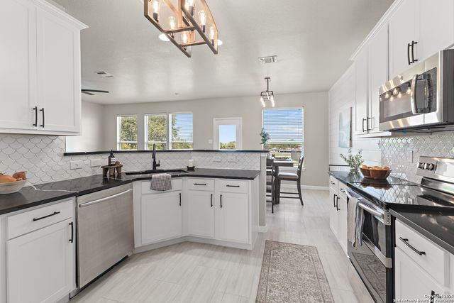 3727 Columbia, Cibolo, TX 78108