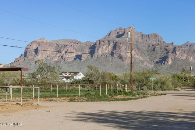1925 E GREASEWOOD Street, Apache Junction, AZ 85119