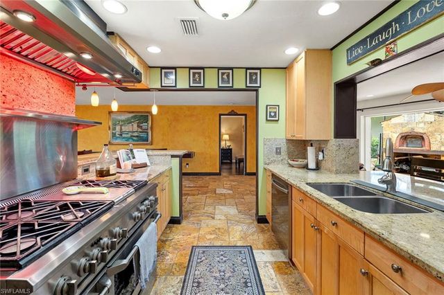 511 Eastwood DR, Naples, FL 34110