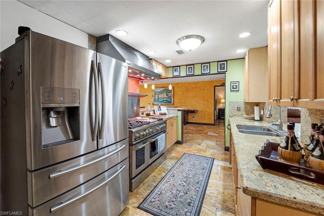 511 Eastwood DR, Naples, FL 34110