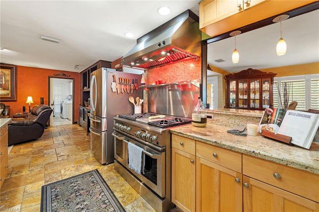 511 Eastwood DR, Naples, FL 34110