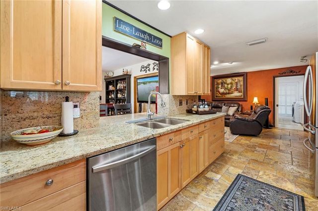 511 Eastwood DR, Naples, FL 34110