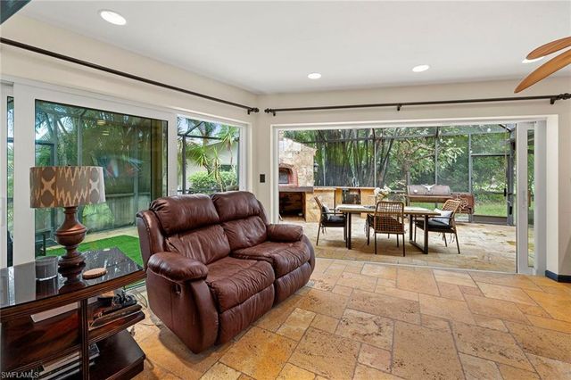511 Eastwood DR, Naples, FL 34110