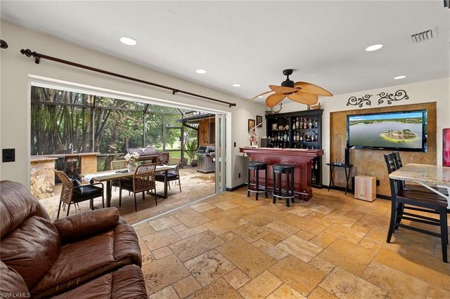 511 Eastwood DR, Naples, FL 34110