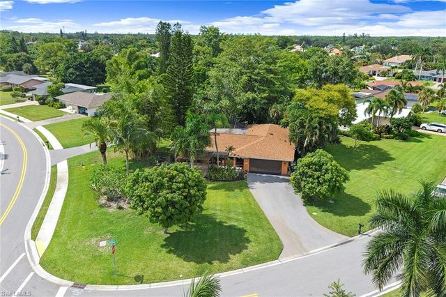 511 Eastwood DR, Naples, FL 34110