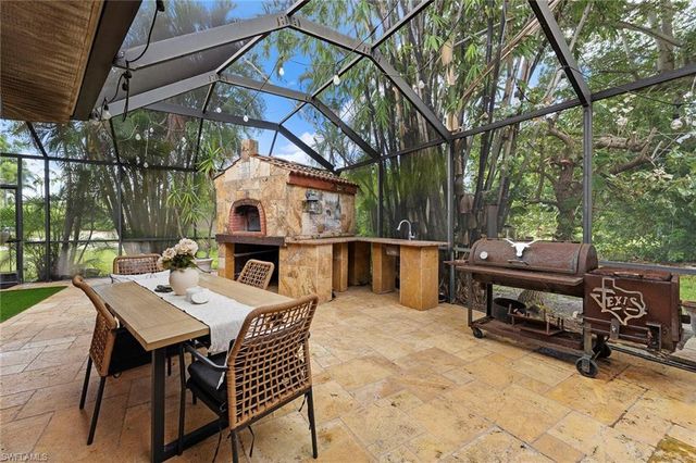 511 Eastwood DR, Naples, FL 34110