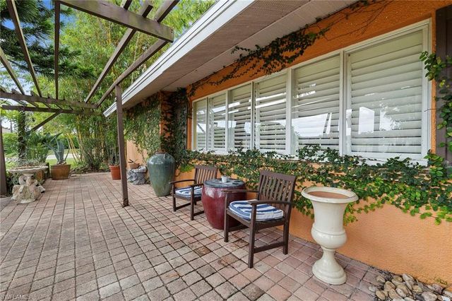 511 Eastwood DR, Naples, FL 34110