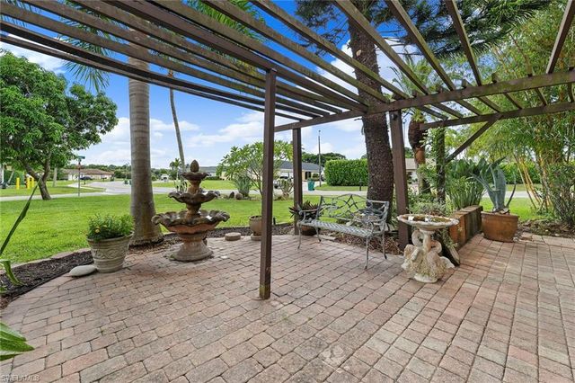 511 Eastwood DR, Naples, FL 34110