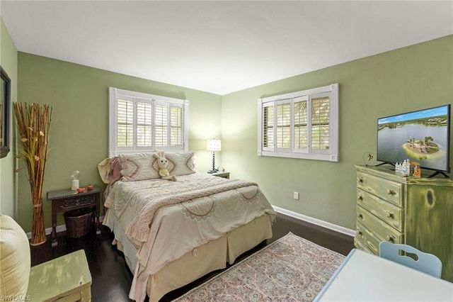 511 Eastwood DR, Naples, FL 34110