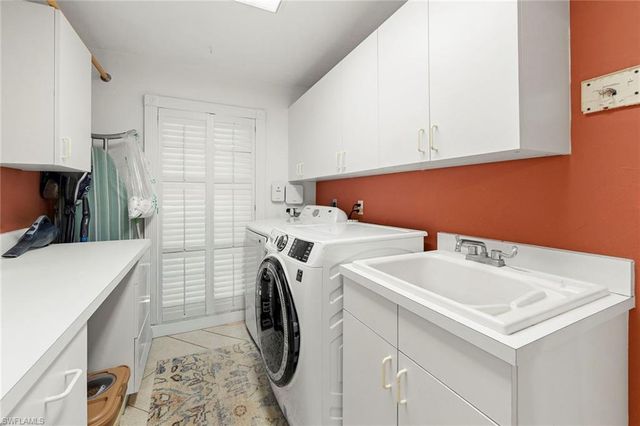 511 Eastwood DR, Naples, FL 34110