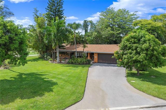 511 Eastwood DR, Naples, FL 34110
