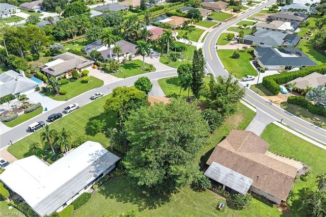 511 Eastwood DR, Naples, FL 34110
