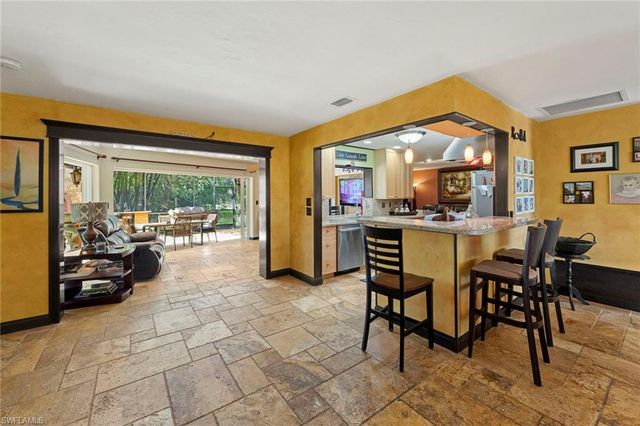 511 Eastwood DR, Naples, FL 34110