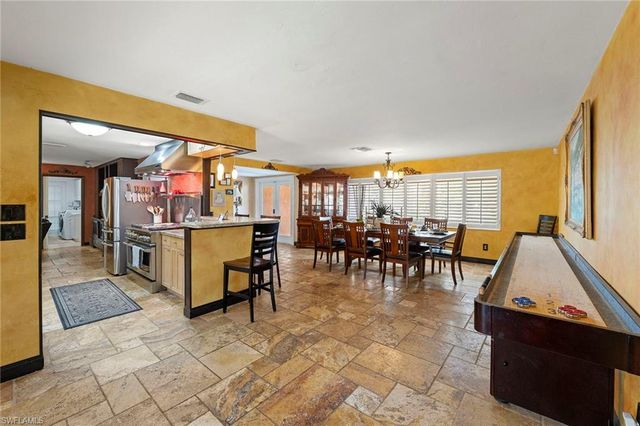 511 Eastwood DR, Naples, FL 34110
