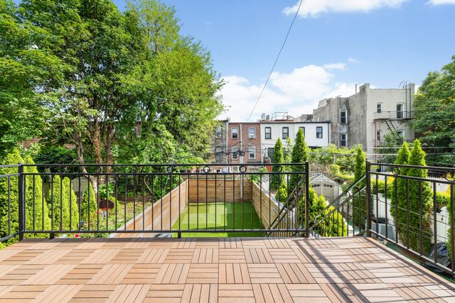 1004A PUTNAM Avenue, New York City, NY 11221