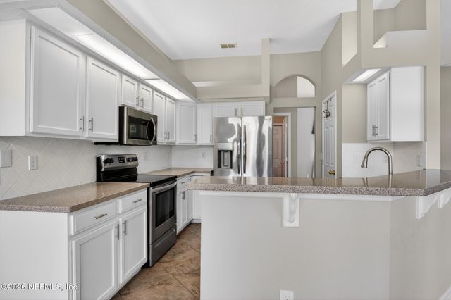 10727 PLUM HOLLOW Drive, Jacksonville, FL 32222